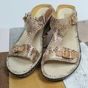 Alegria Lara Posh Gold Wedge Sandals size 39